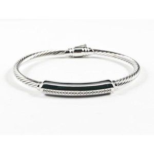 Modern Wire Band Center Elegant CZ Bar Bracelet
